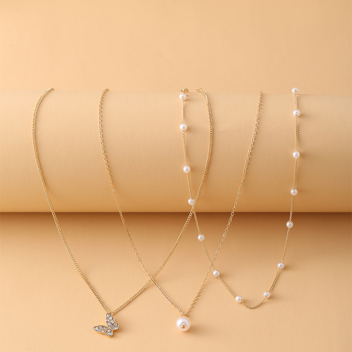 Artificial Pearl Butterfly Pendant Layered Necklace