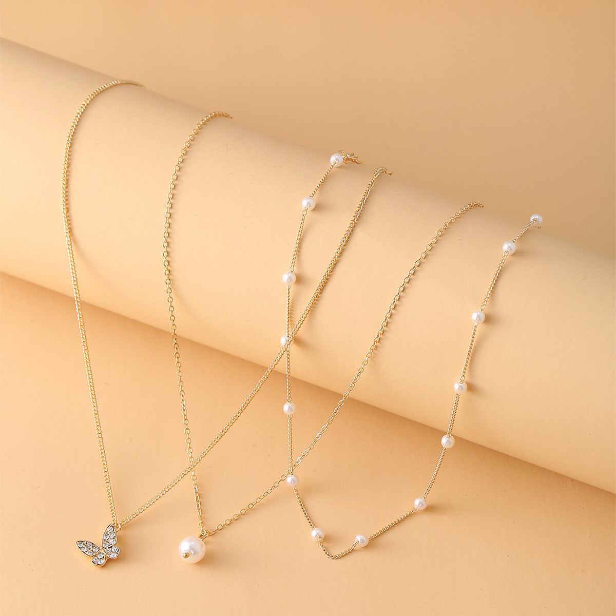 Artificial Pearl Butterfly Pendant Layered Necklace