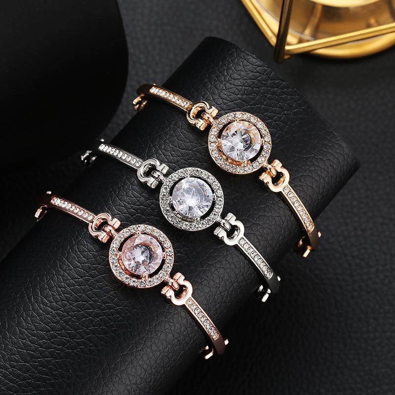 Elegant Minimalist Diamond-Embellished Ladies Bracelet
