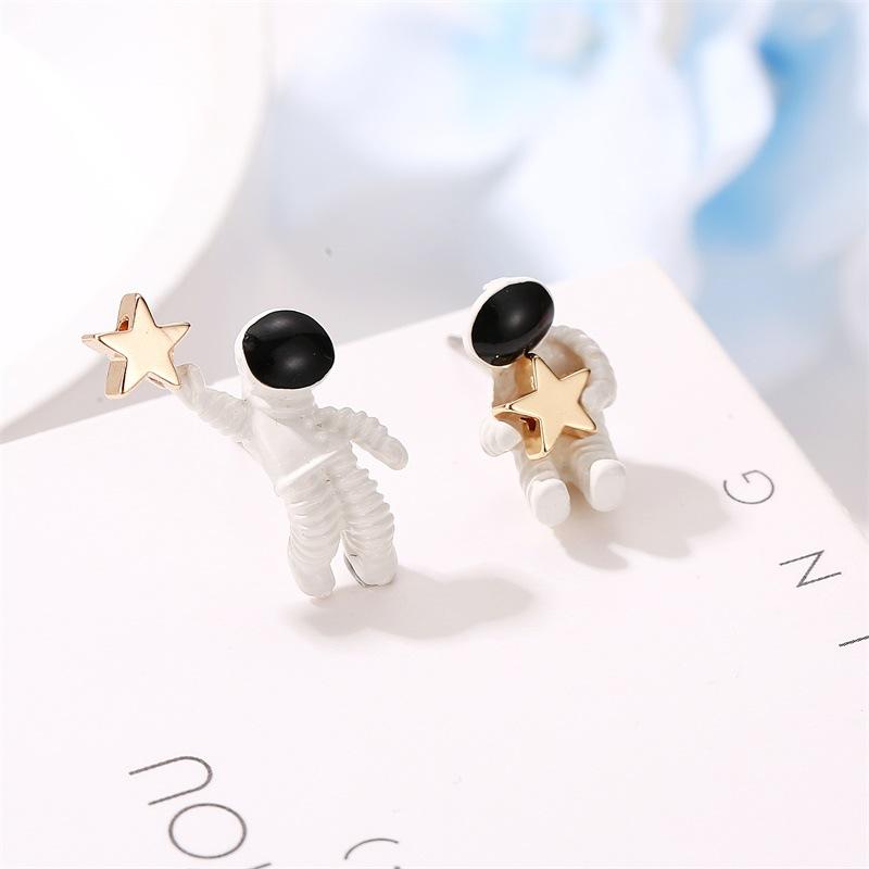 Cute Asymmetric Astronaut Star Stud Earrings NHDP145182