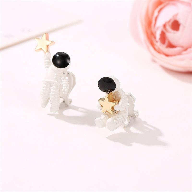 Cute Asymmetric Astronaut Star Stud Earrings NHDP145182