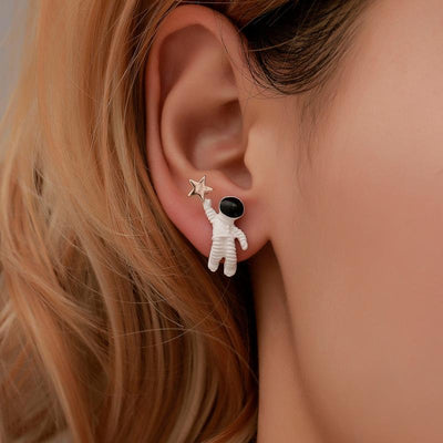 Cute Asymmetric Astronaut Star Stud Earrings NHDP145182