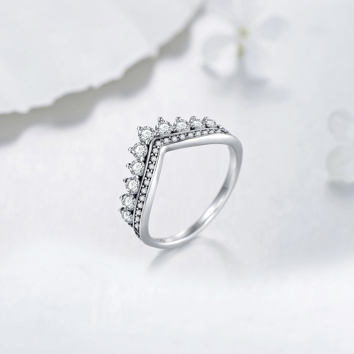 Elegant Geometric Arrow Zircon Inlay Sterling Silver Ring