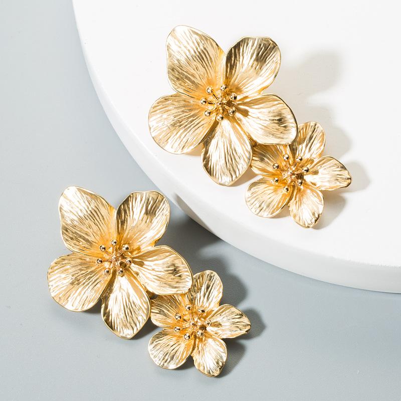 Fashion Alloy Double Flower Petal Earrings in Shiny Gold
