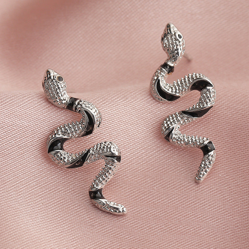 Curved Snake Alloy Earrings and Vintage Snake Ring Set for Men