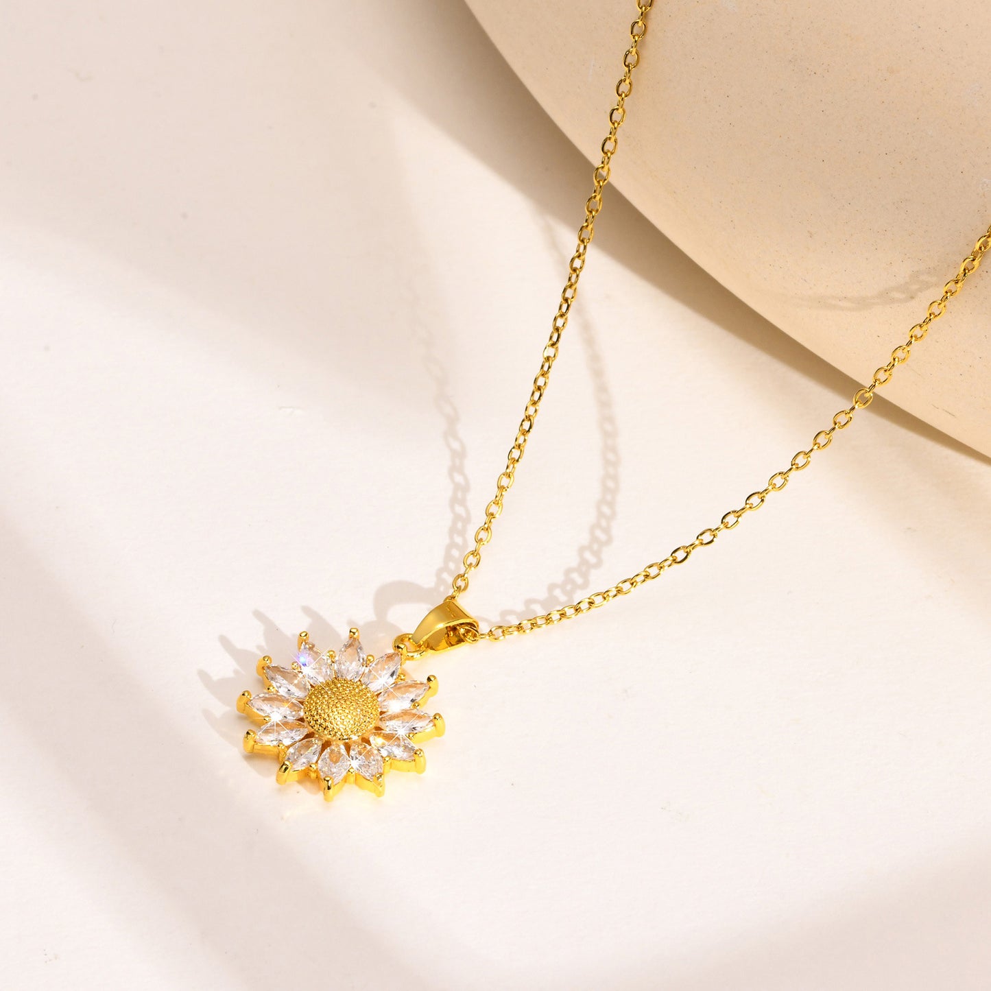 Fashion Sunflower Zircon Daisy Pendant Necklace - Stainless Steel 2023 Collection