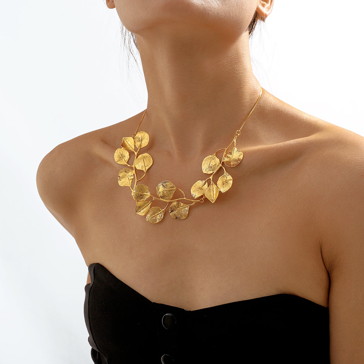 Vintage Floral Leaf Alloy Choker Necklace for Women