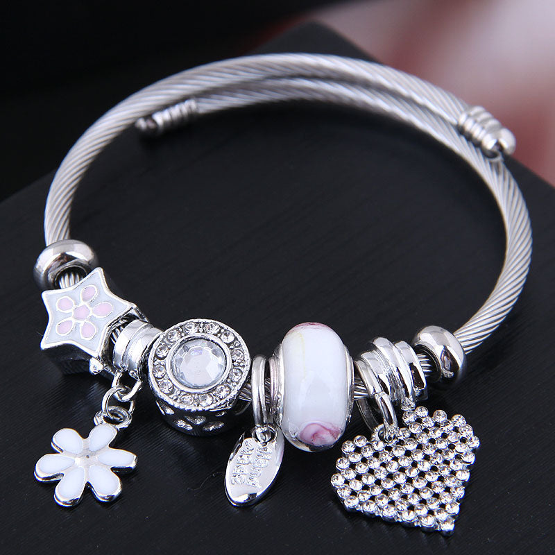 Fashion Metal Flower Love Pendant Multi-Element Bracelet
