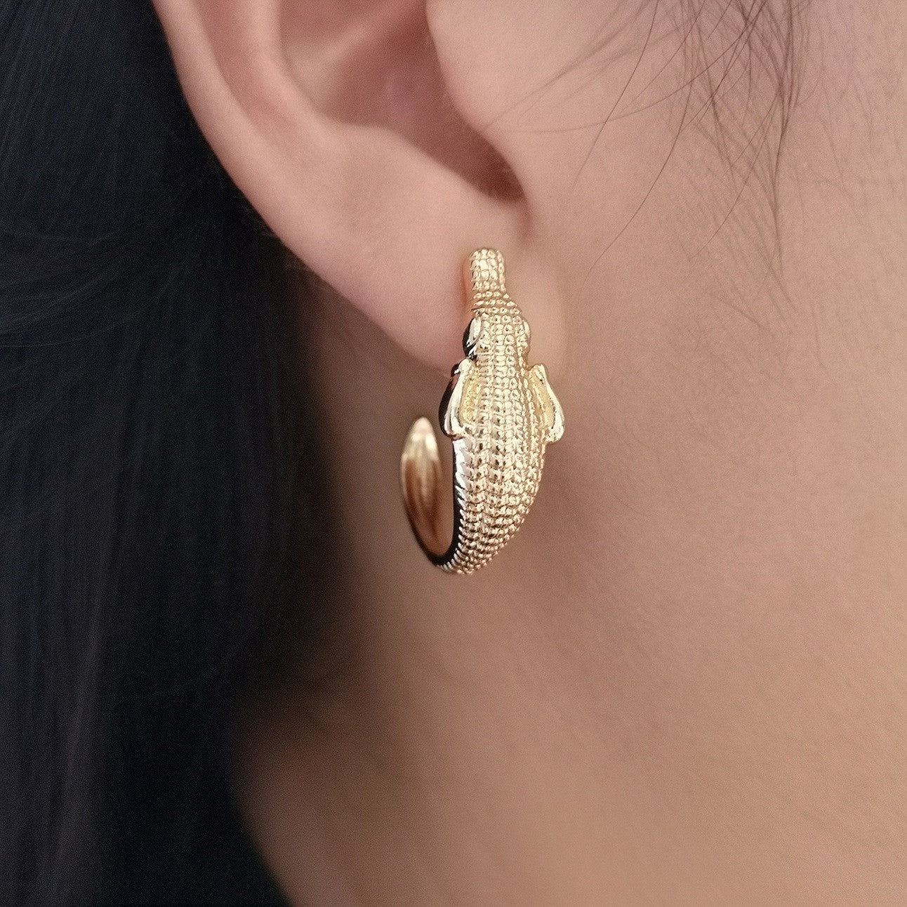 Fashion Crocodile C-Shaped Alloy Earrings
