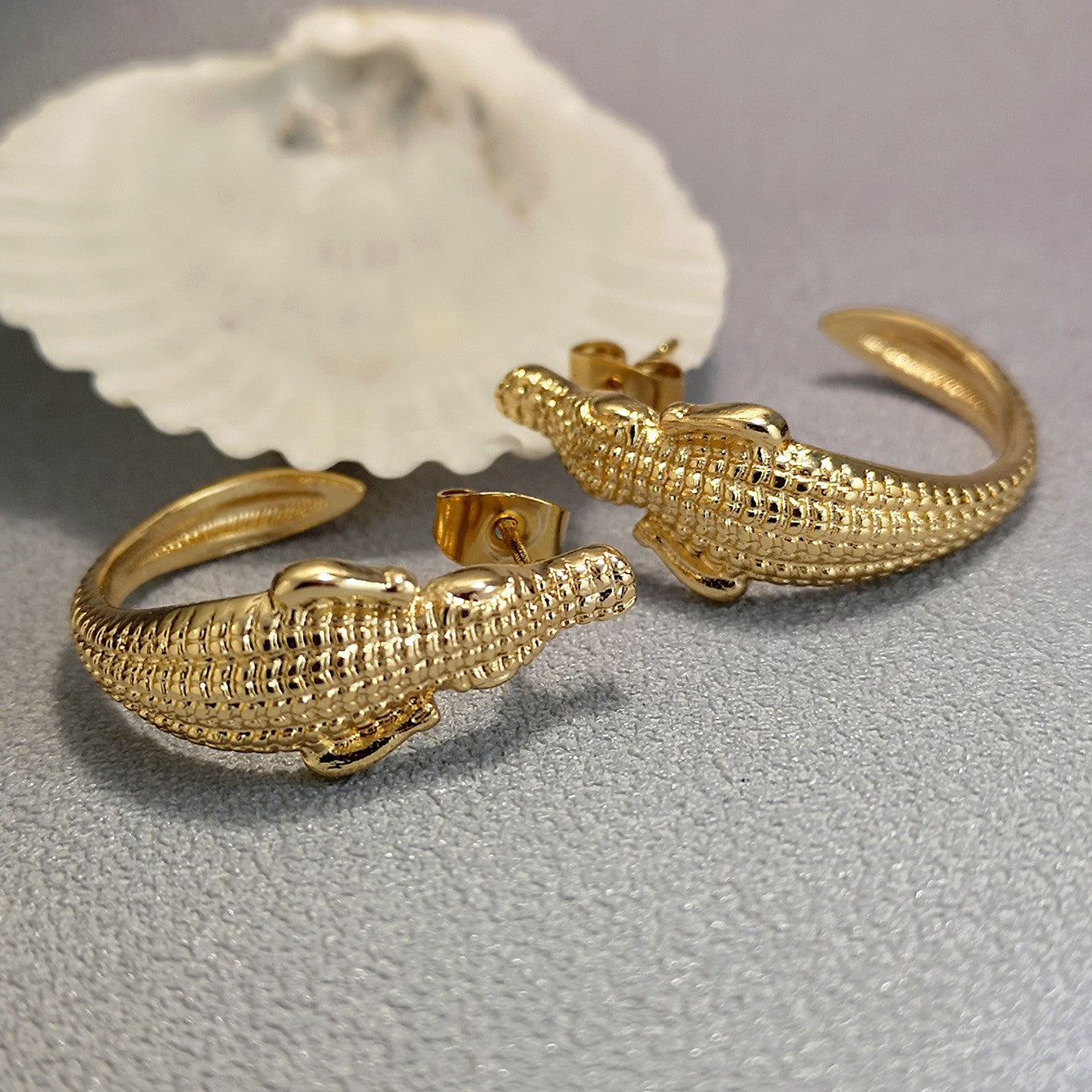 Fashion Crocodile C-Shaped Alloy Earrings
