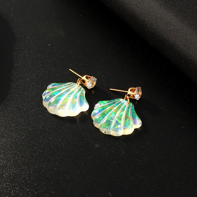 Elegant Fan-Shaped Shell Resin Drop Earrings