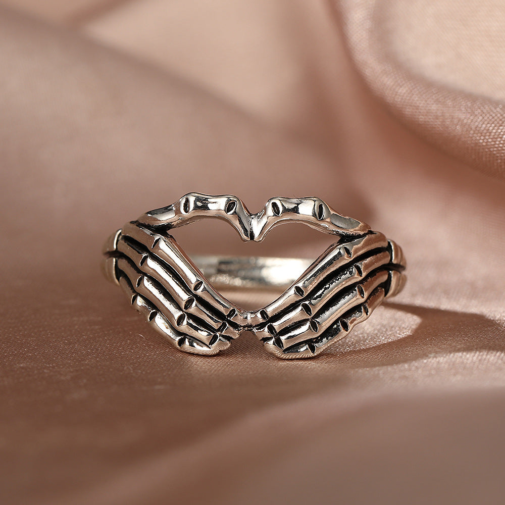 Retro Gothic Skull Claw Ring - Creative Fashion Statement Jewelry