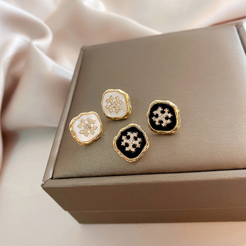 Retro Snowflake Shell Earrings with S925 Silver Needle