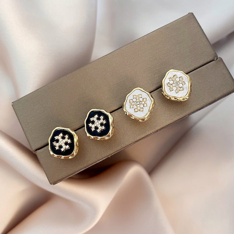 Retro Snowflake Shell Earrings with S925 Silver Needle