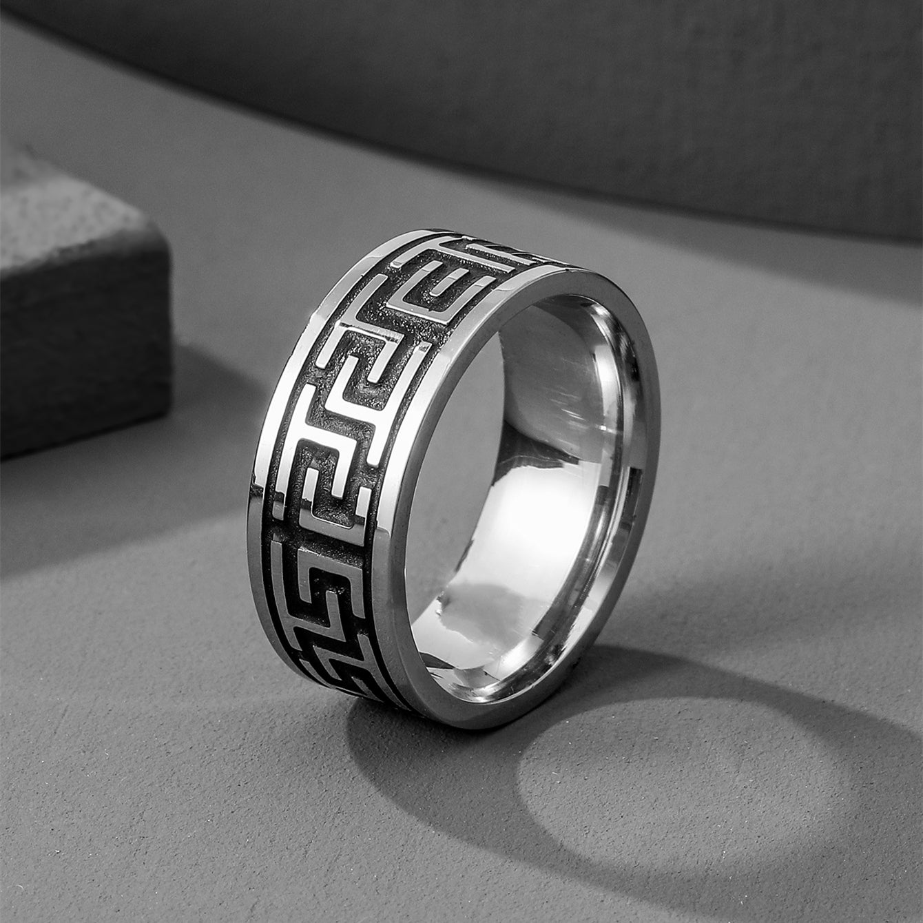 Niche Pattern Vintage Titanium Men's Ring with Great Wall Design
