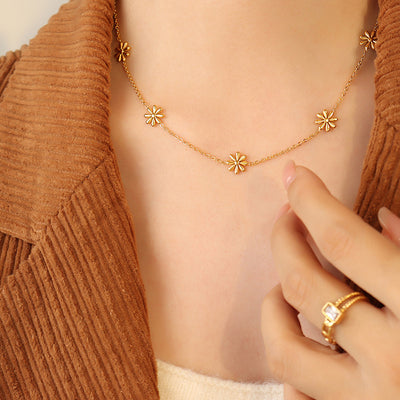 Pastoral Daisy Titanium Steel Clavicle Necklace