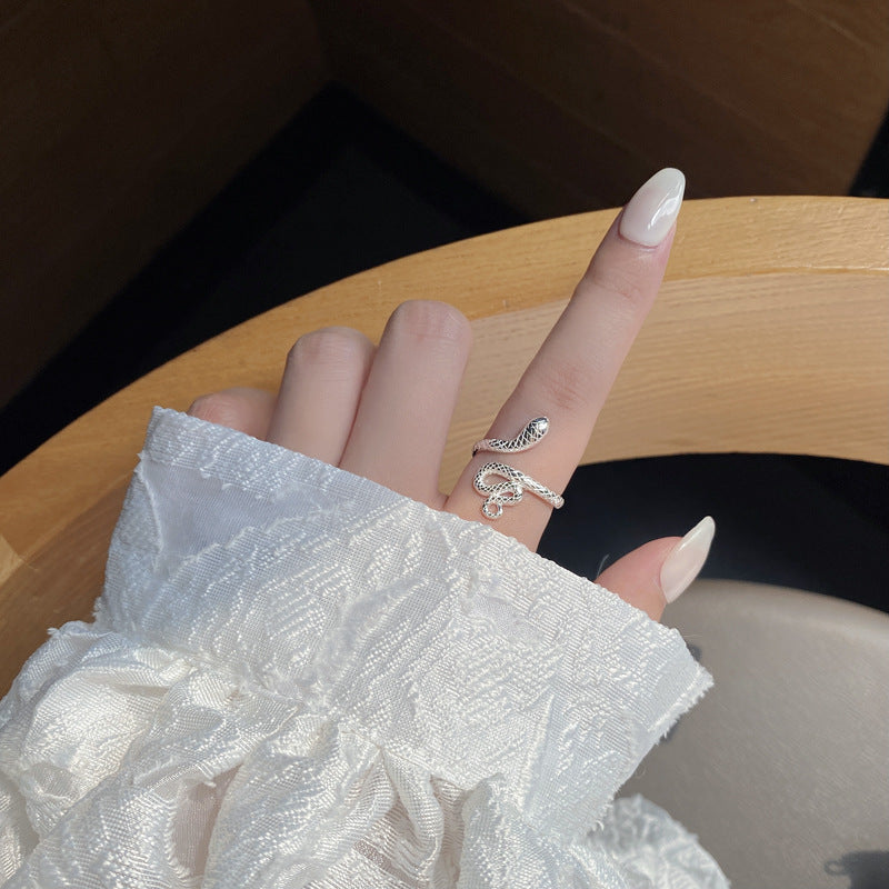 Retro Geometric Snake Design Sterling Silver Ring - Minimalist Statement Piece for Women