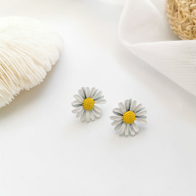 Simple Daisy Flower Alloy Stud Earrings for Women