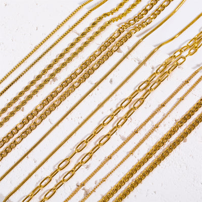 Simple Style Initial Letter Oval Pendant Necklace in Stainless Steel with Gold Plating