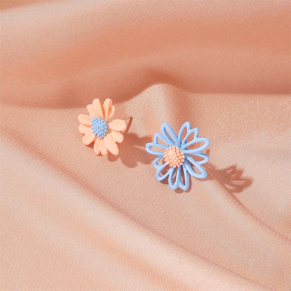 Summer Floral Asymmetric Daisy Earrings - Feminine and Chic Design