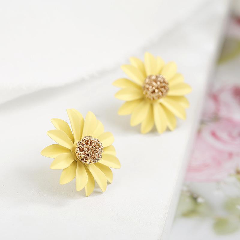 Sweet Daisy Flower Stud Earrings - Chic Japanese Style Daisies