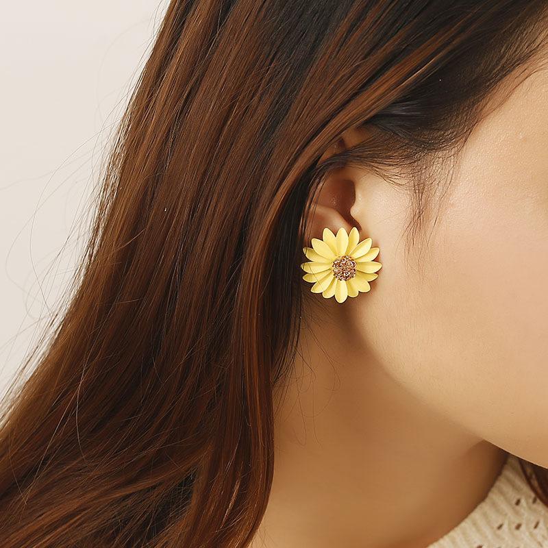 Sweet Daisy Flower Stud Earrings - Chic Japanese Style Daisies