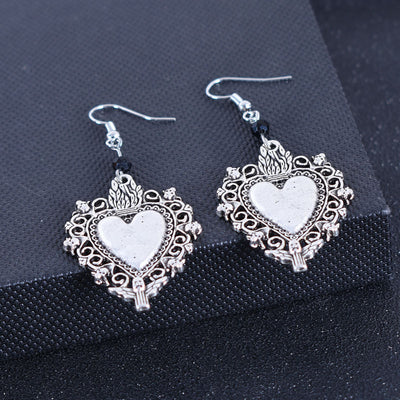 Vintage Heart Snake Alloy Drop Earrings with Halloween Skull Hand Design