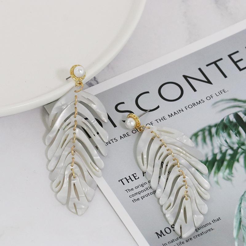 Women's Retro Leaf Acrylic Resin Earrings - Minimalist Luxury Style