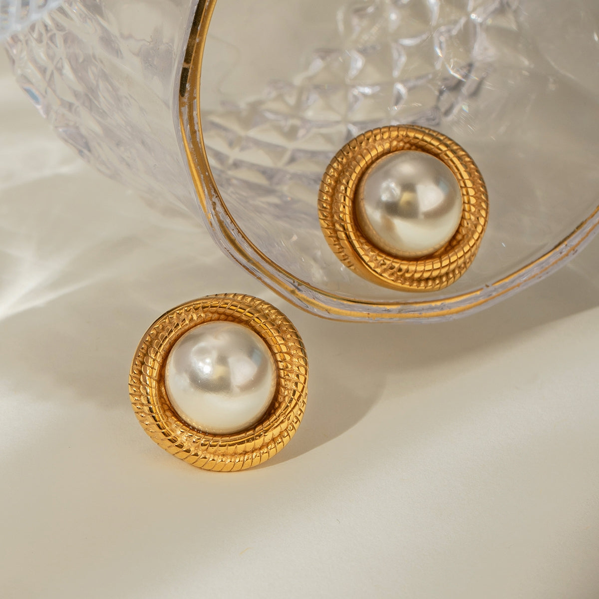 1 Pair Modern 18k Gold Plated Stainless Steel Pearl Stud Earrings