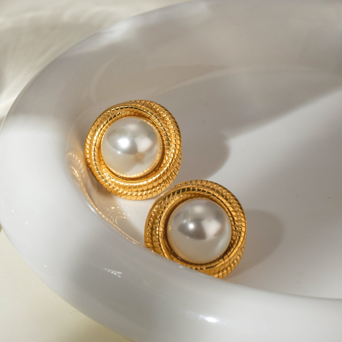 1 Pair Modern 18k Gold Plated Stainless Steel Pearl Stud Earrings