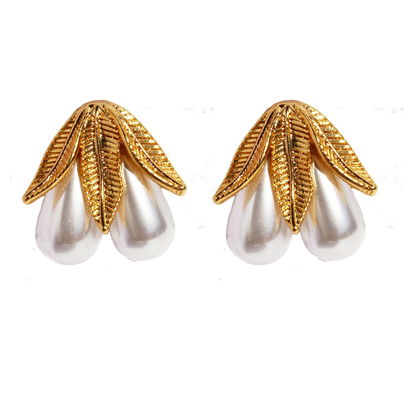 1 Pair Luxurious Queen Leaf Pearl 24K Gold Plated Brass Stud Earrings - French Romantic Niche Retro Design