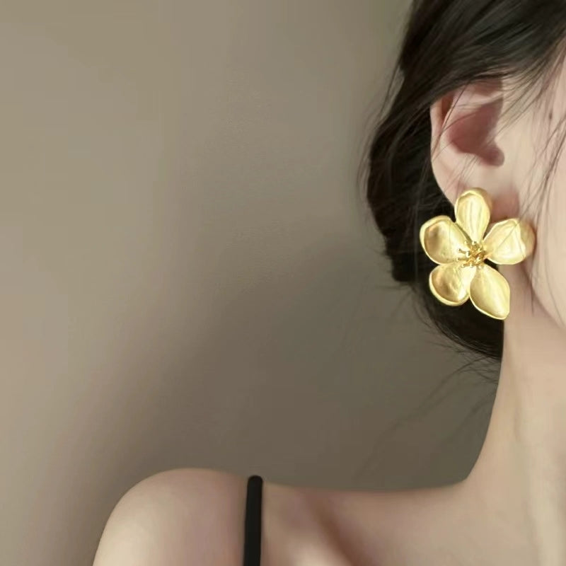 Elegant Retro Flower 18K Gold Plated Earrings - High-End French Design