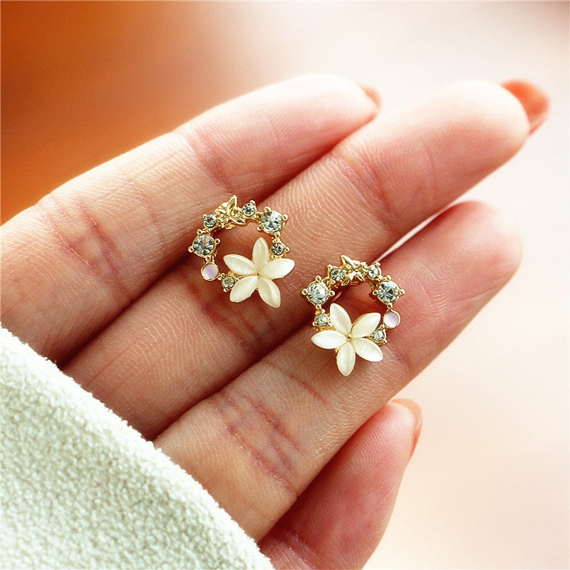 1 Pair Fashion Alloy Rhinestone Five-Petal Flower Stud Earrings 2023