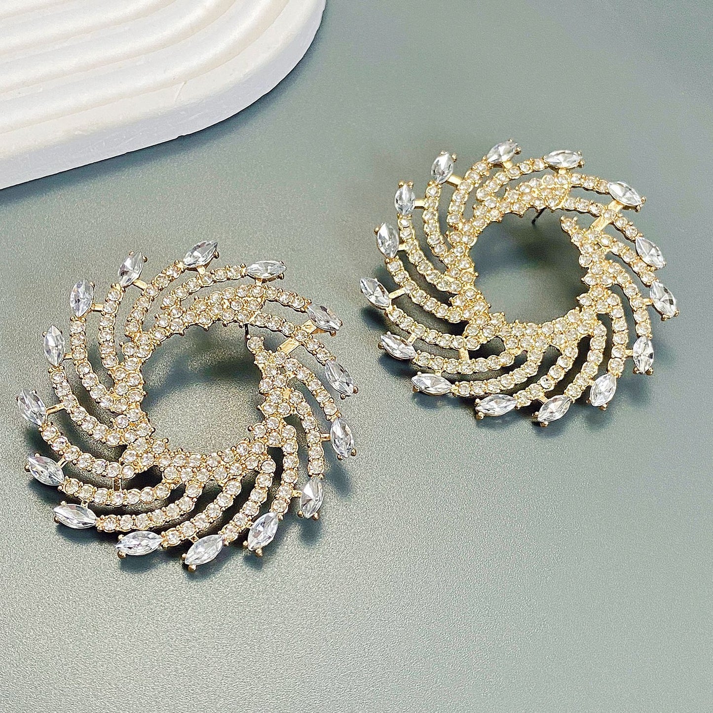 Glam Spiral Stripe Crystal Inlay Alloy Sunflower Earrings