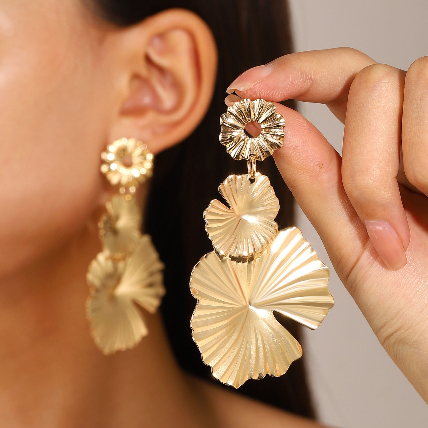 "Elegant Leaf and Flower Design Alloy Drop Earrings - Retro Fashion Statement Jewelry"