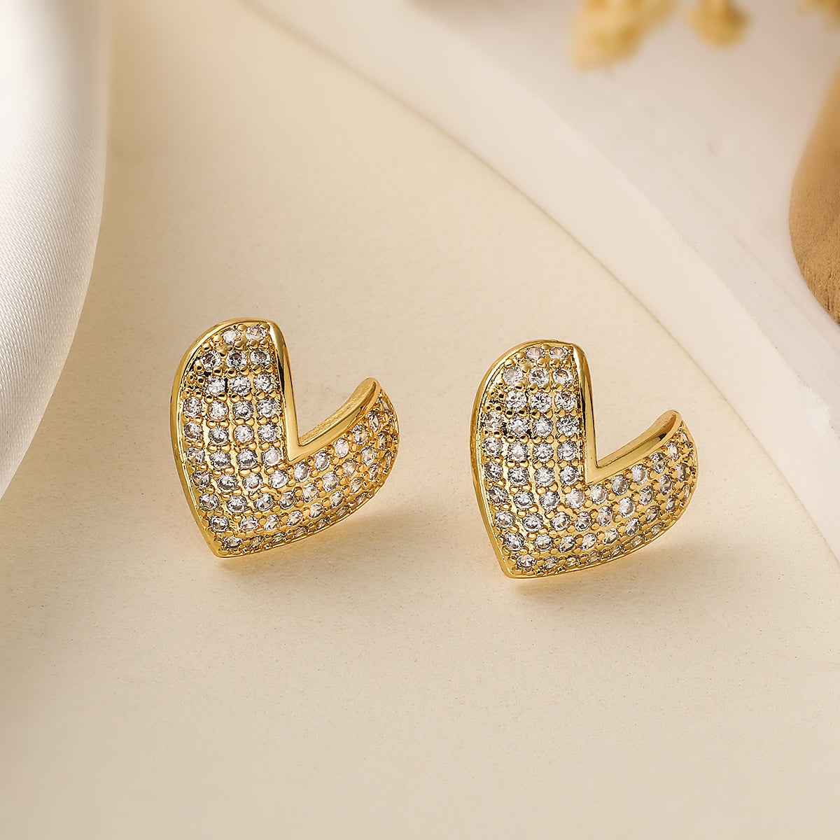 1 Pair Elegant Heart Shaped Copper Zircon Stud Earrings