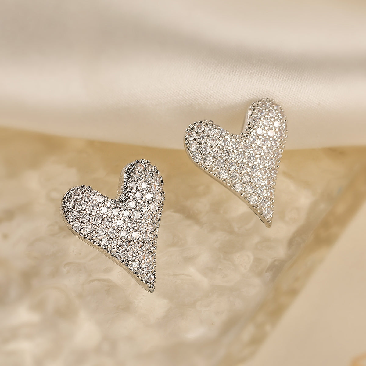 1 Pair Elegant Heart Shaped Copper Zircon Stud Earrings