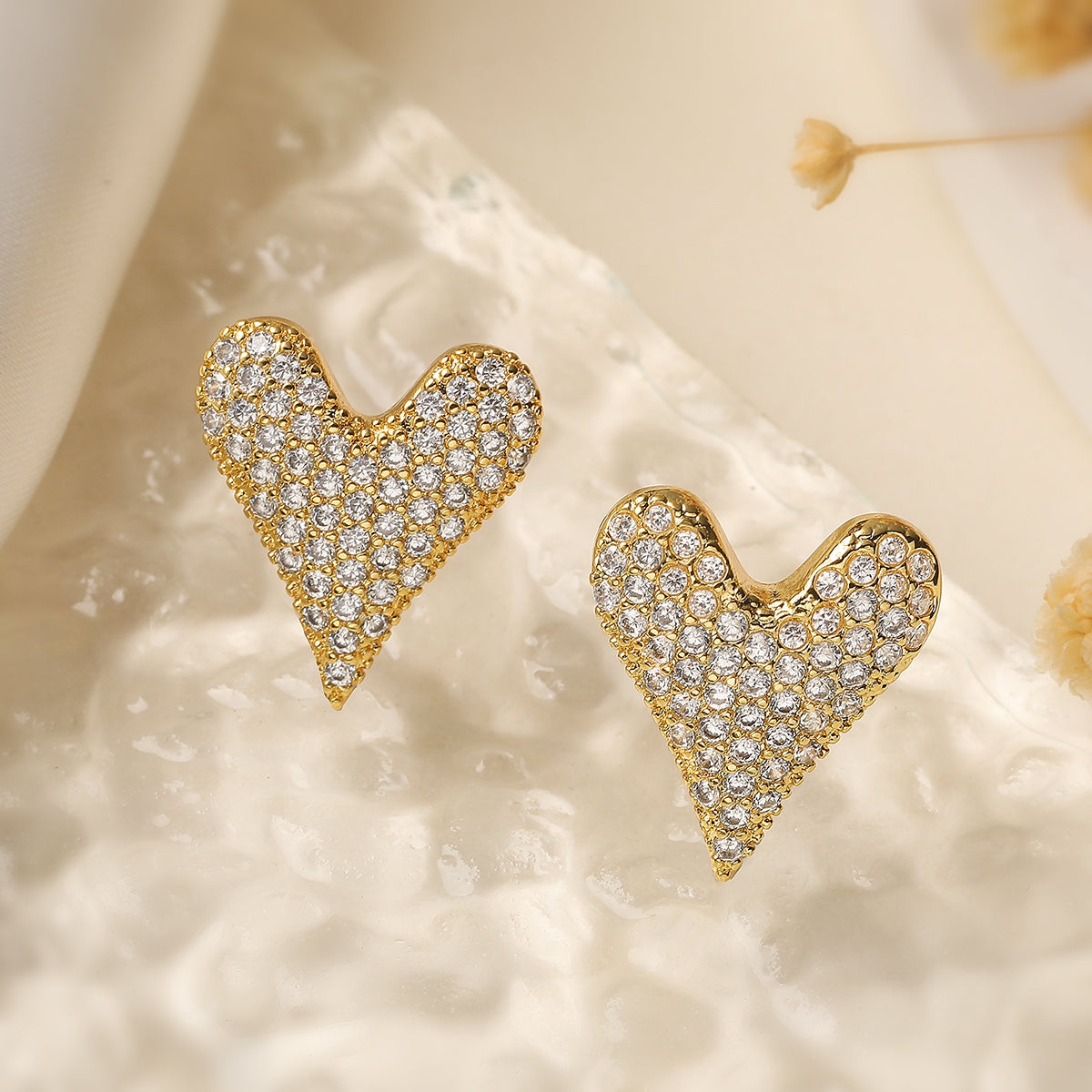 1 Pair Elegant Heart Shaped Copper Zircon Stud Earrings