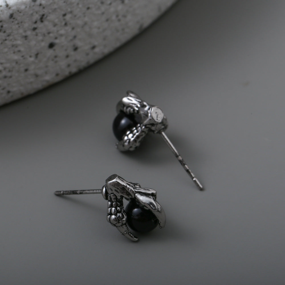 1 Pair Minimalist Black Onyx Claw Stud Earrings