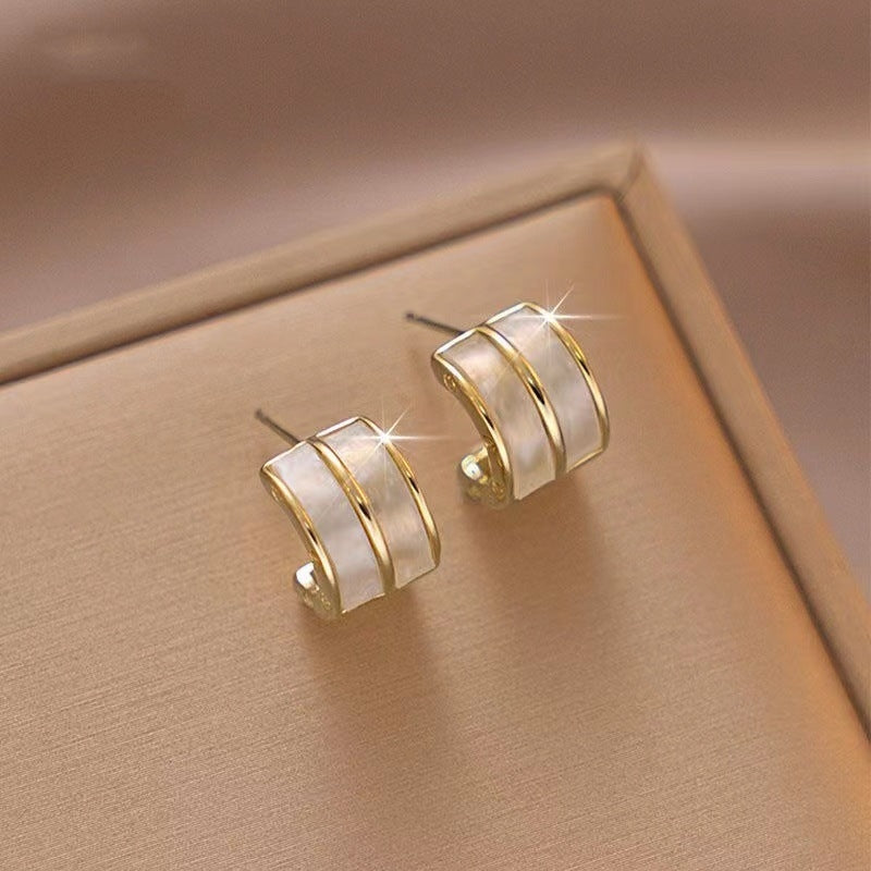 Vintage C Shape Alloy Stud Earrings - 2024 Trendy Light Luxury French Style