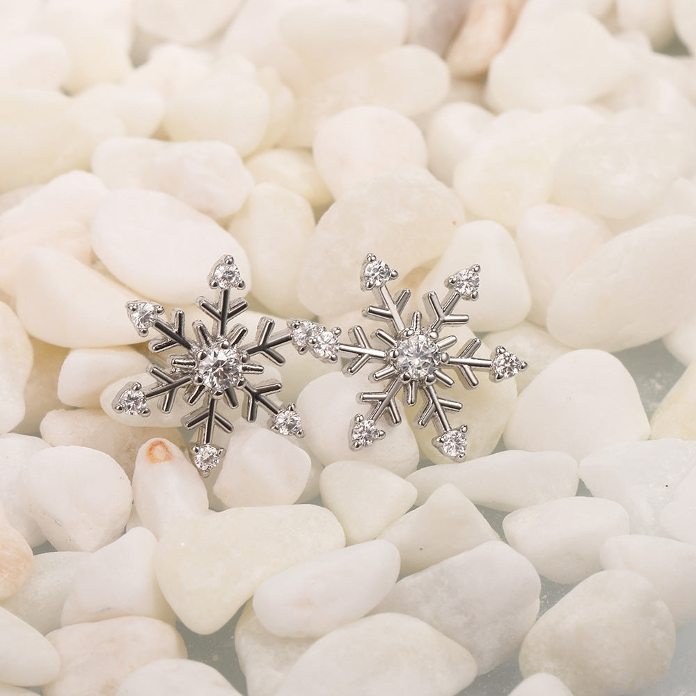 1 Piece Casual Snowflake Zircon Copper Ear Studs - Elegant Christmas Gift