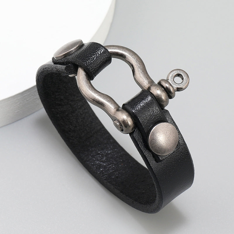 Fashion Geometric Alloy Cowhide Men's Bracelet with Horseshoe Clasp