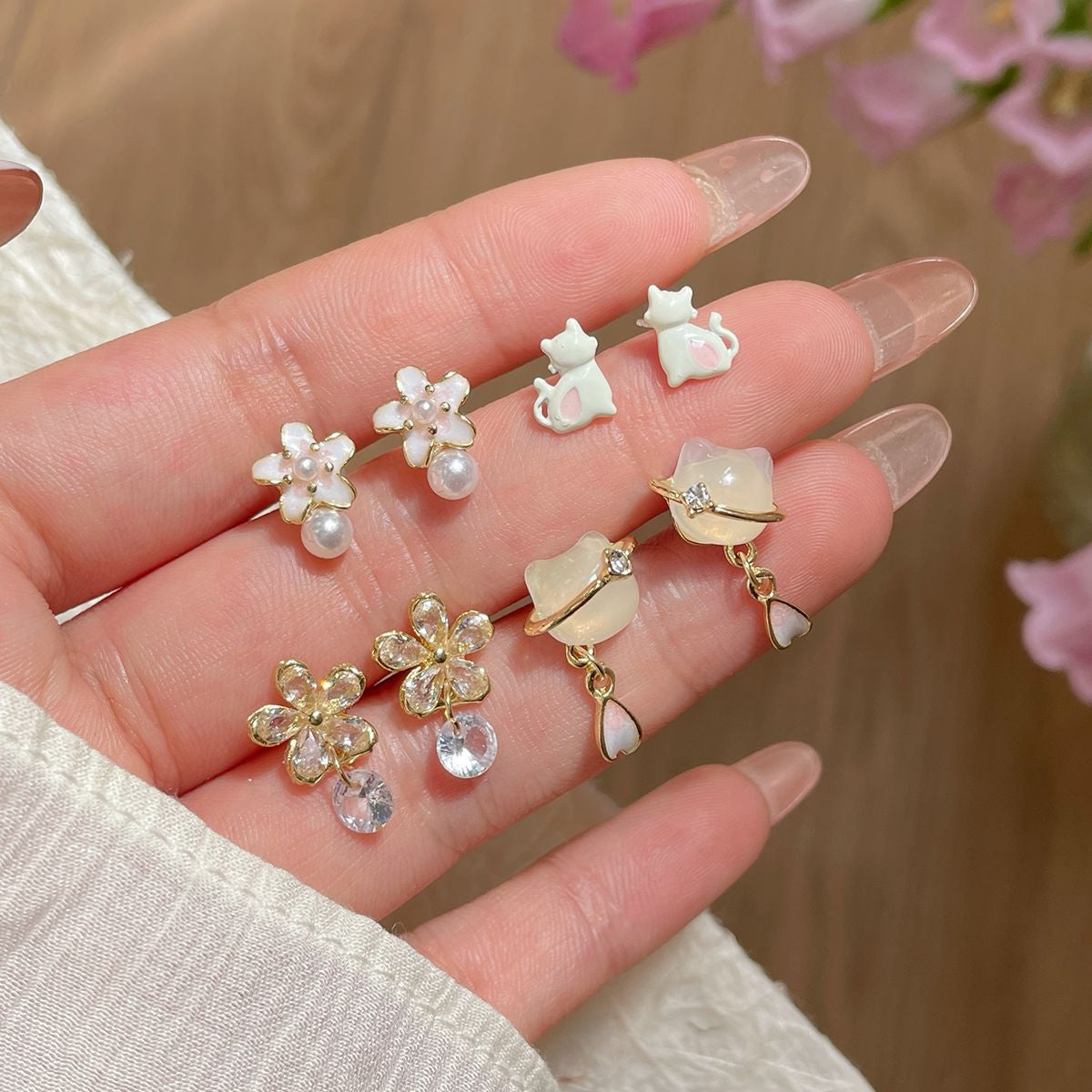 Sweet Floral Enamel Alloy Stud Earrings Set with Zirconia Cat Design