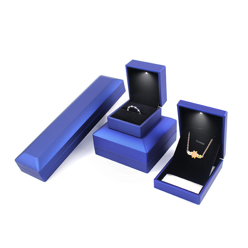 LED Lighted Jewelry Storage Box and Necklace Pendant Case