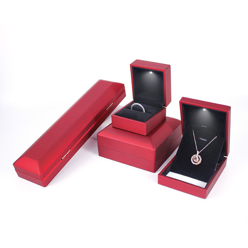 LED Lighted Jewelry Storage Box and Necklace Pendant Case