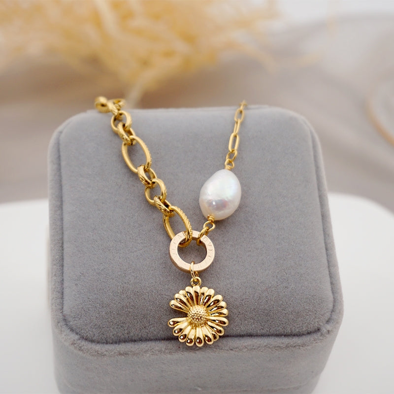 304 Stainless Steel Baroque Pearl Daisy Pendant Necklace with Gold Plated Copper Chain