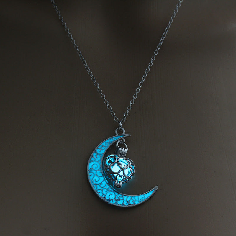 Fashion Hot Sale Moon Represents My Heart Luminous Necklace Heart Pendant