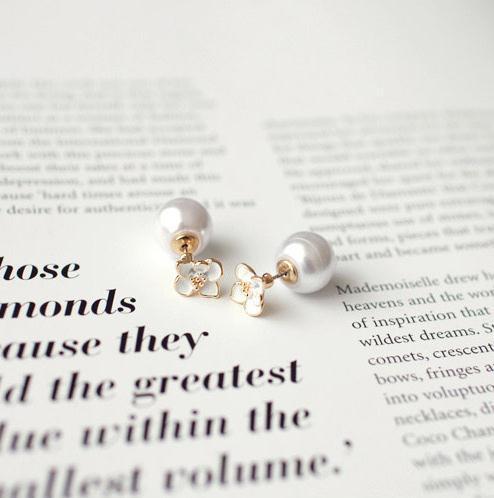 Temperament Small Zouju Flower Pearl Alloy Earrings