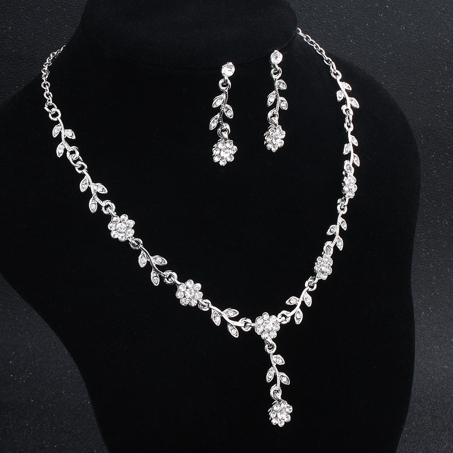 Alloy Floral Pendant Necklace and Earring Set - White