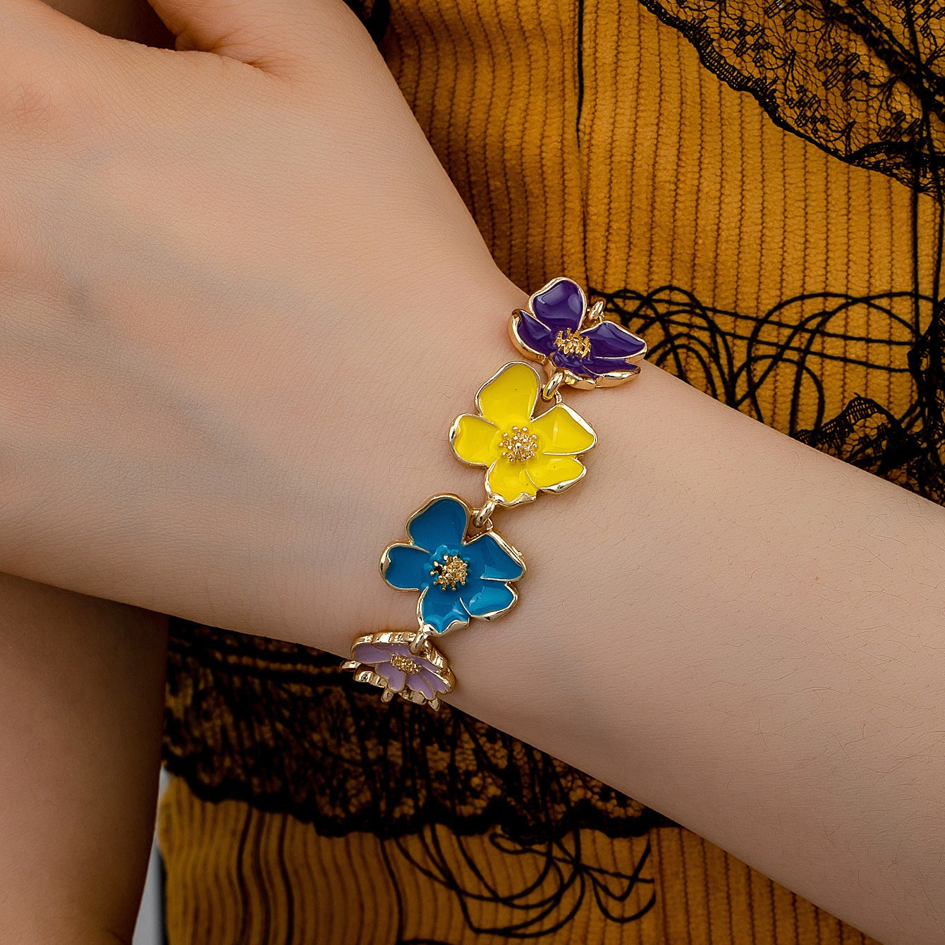 Simple Flower Alloy Bracelet - Creative Personality Jewelry